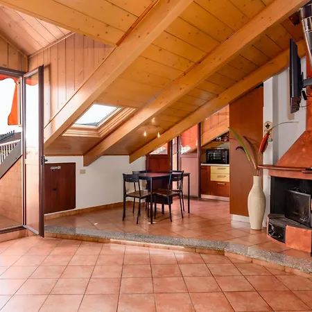 Ampia Mansarda E Terrazzo 10 Minuti Dal Centro