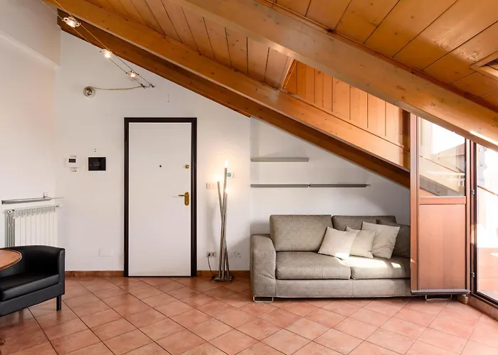 Ampia Mansarda E Terrazzo 10 Minuti Dal Centro Apartamento *