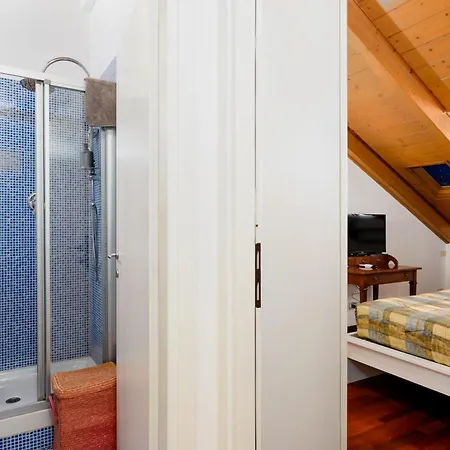 Ampia Mansarda E Terrazzo 10 Minuti Dal Centro Apartamento
